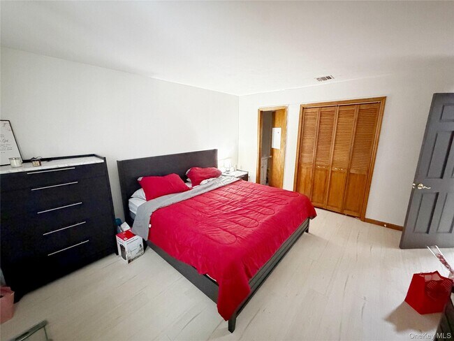 Building Photo - 276 Temple Hill Rd