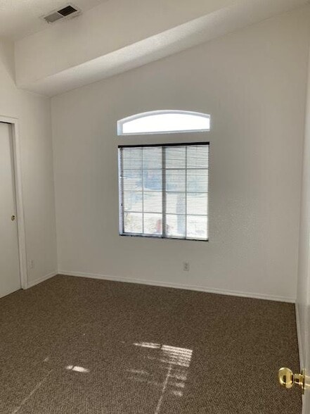 Building Photo - 4749 Kelly Way NE