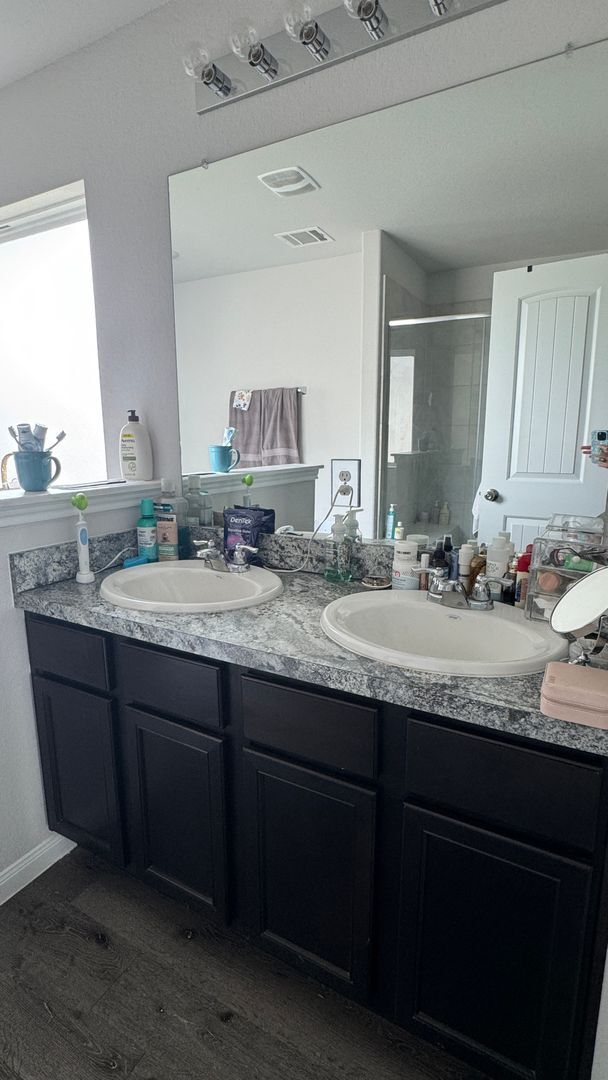 Building Photo - Entertainer’s Kitchen + Oversized Primary Suite | 4 Bed House in Bryan