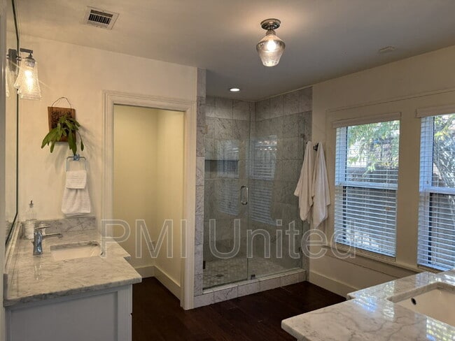 Building Photo - 4057 W 7th St