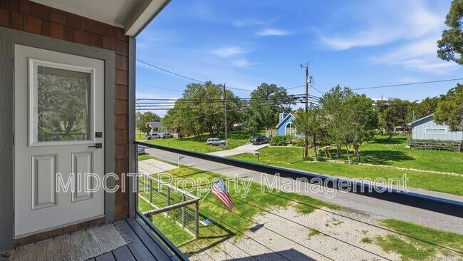Building Photo - 1198 Green Hill Dr