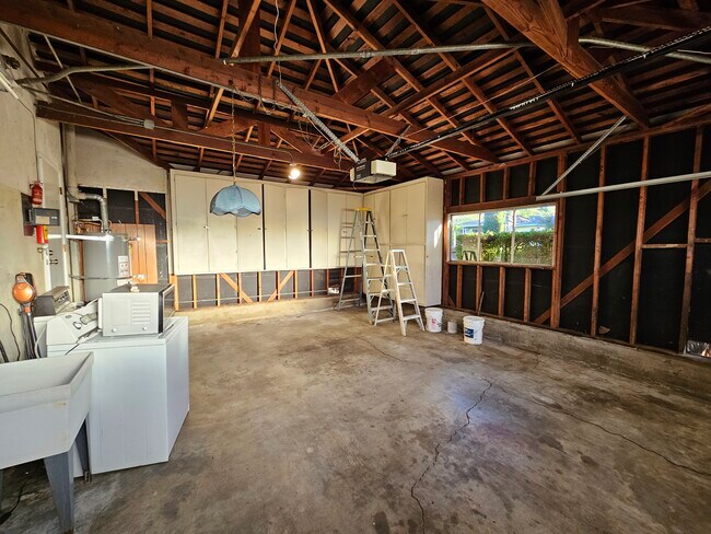 Building Photo - 3107 Alameda de las Pulgas