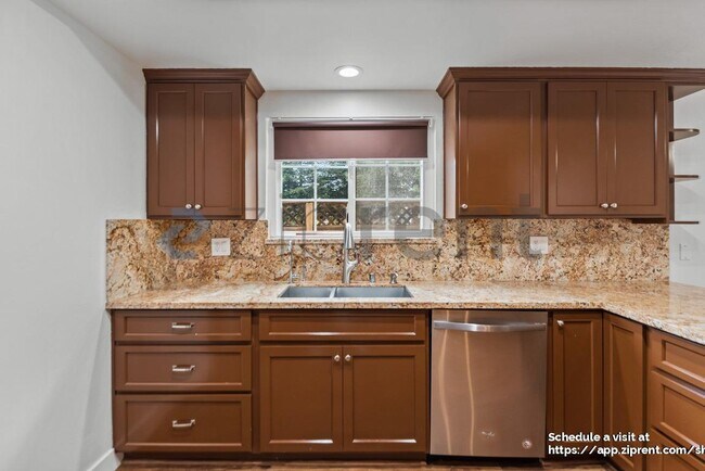 Building Photo - 129 John Kirk Ct