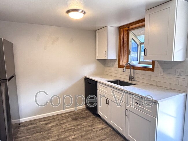 Building Photo - 1729 Quail St