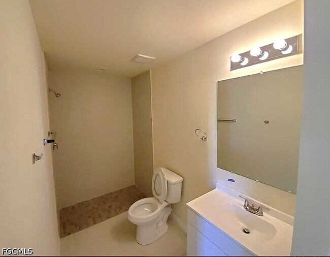 Building Photo - 913 Cultural Park Blvd