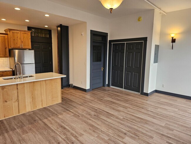 Building Photo - Genevieve Suites