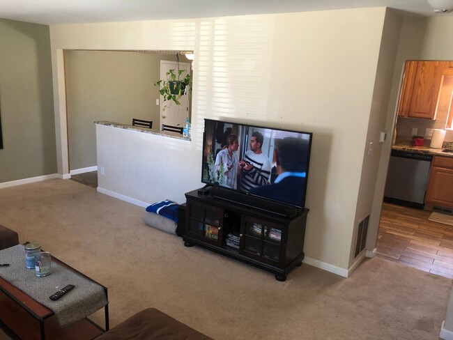 Building Photo - $0 DEPOSIT OPTION. SPACIOUS TRI-LEVEL HOME...