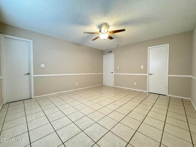 Building Photo - 701 Espolon Dr