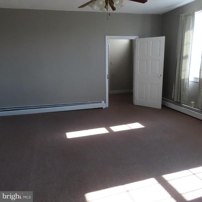 Building Photo - 1410 Gillan Dr