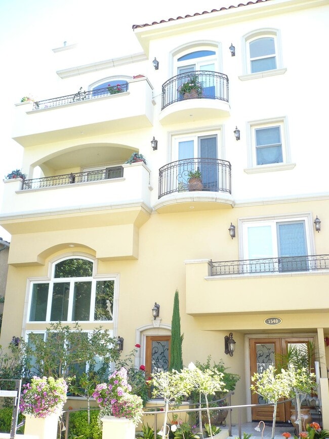 Beautiful Mediterranean style building - 1540 S Bentley Ave