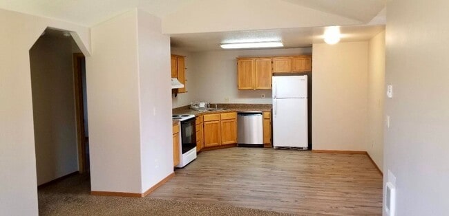 Building Photo - 3 Bed Home with Covered Patio & Fenced Yard!