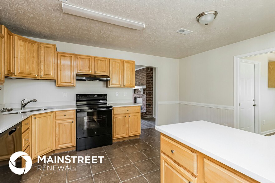 Building Photo - 155 N Hampton Dr