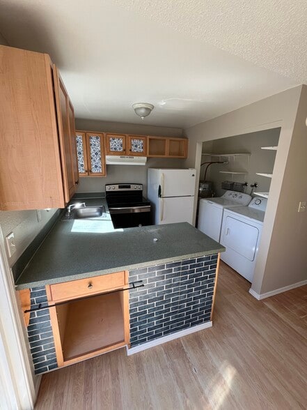 Building Photo - 4165 SE Cesar E Chavez Blvd