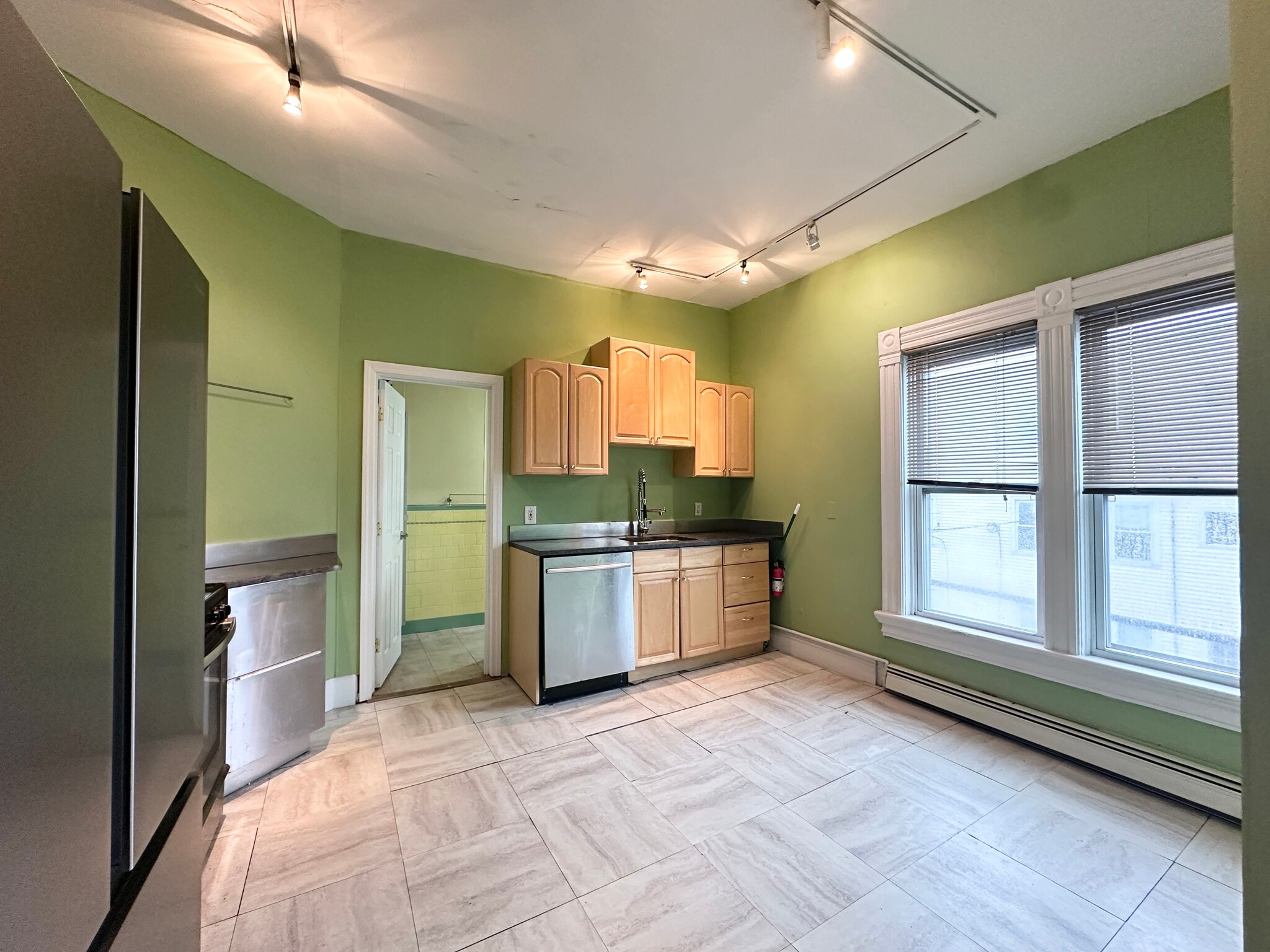 Building Photo - 124 Almy St