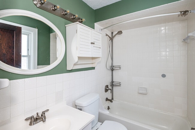 2nd Floor Bathroom - 4254 Dayton Xenia Rd