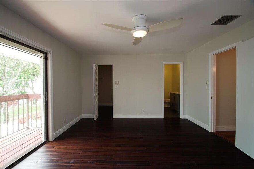 Building Photo - 3010 Willow Ln