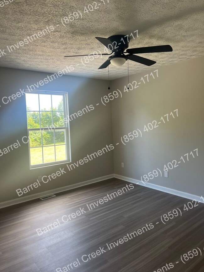 Building Photo - Newly renovated, three-story townhome!