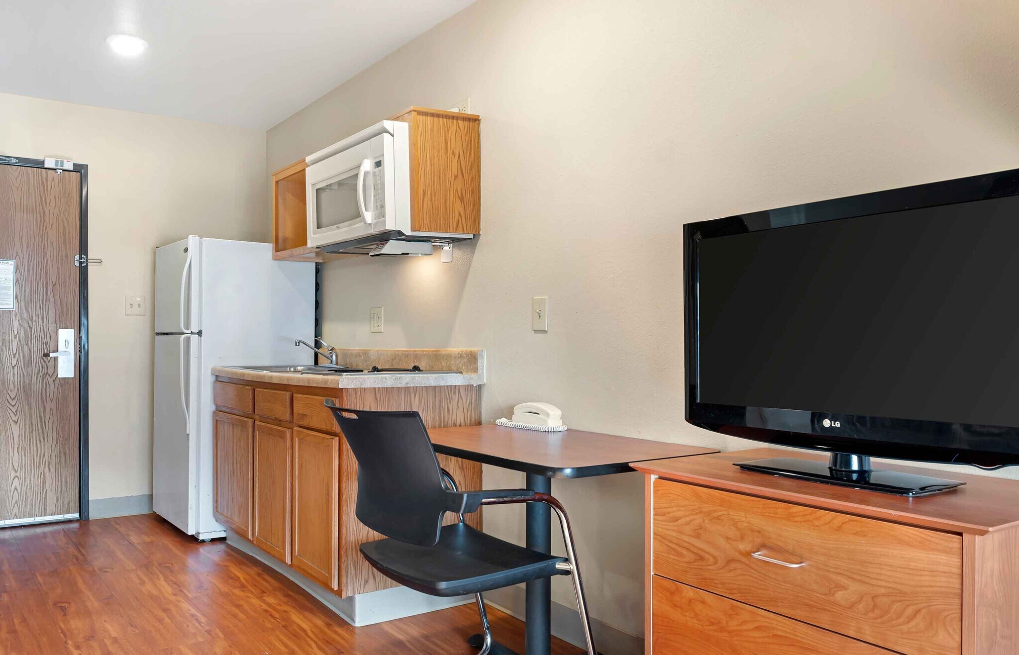 Building Photo - Furnished Studio-Cincinnati - Florence - Airport