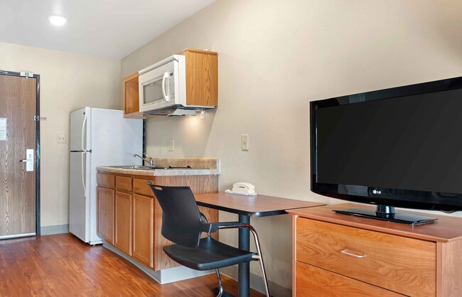 Building Photo - Furnished Studio-Cincinnati - Florence - A...