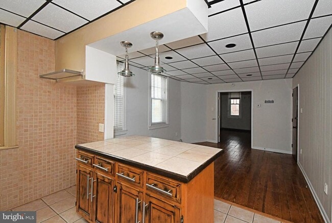 Building Photo - 470 Emmett St