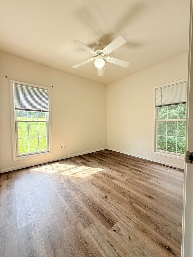 Building Photo - 927-MF2-E2