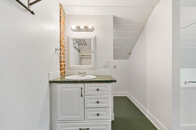 Building Photo - Inviting, remodeled 3-bdr/1.5-bath in Division/Hawthorne duplex—Privacy, A/C, parking, & storage