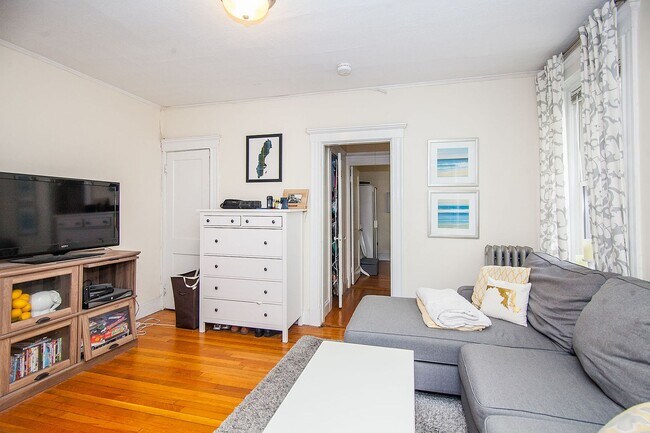Building Photo - HOT Allston 1BR Listing!!