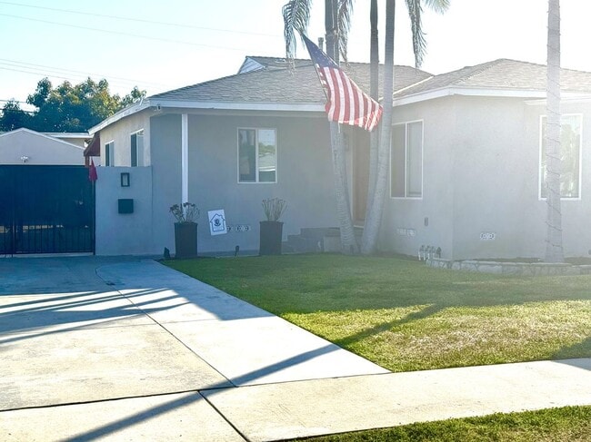 Primary Photo - 11472 Mines Blvd