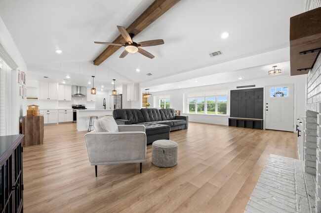 Building Photo - 921 Indian Trail Dr