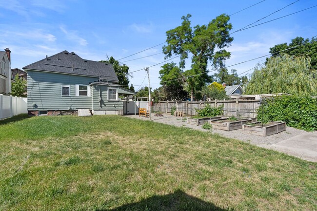 Building Photo - Gonzaga 4 bedroom Craftsman .5mile from Go...