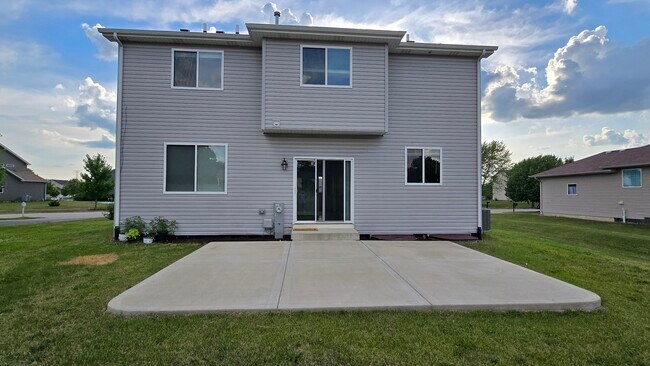 Building Photo - 1521 Saddle Ln