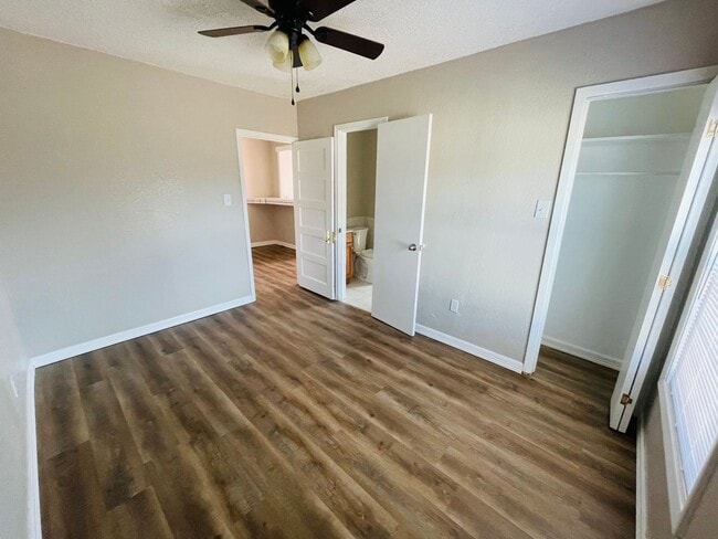 Building Photo - 312 1-304 1/2 S Avenue G