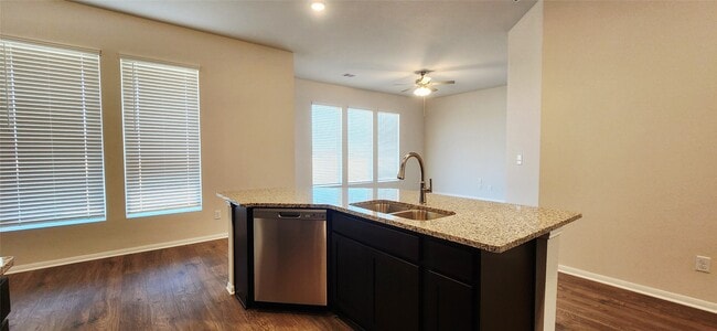 Building Photo - 422 Magnolia Ln