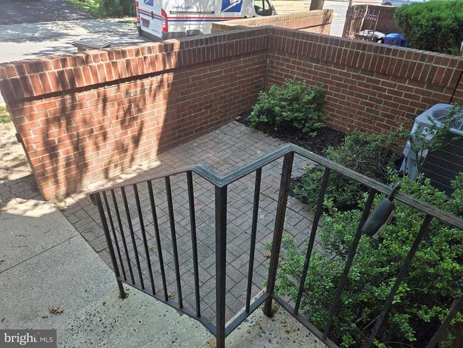 Building Photo - 1206 N Vernon St