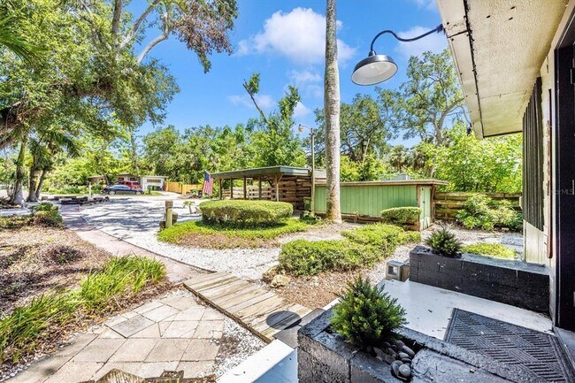 Building Photo - 2027 Panama Dr