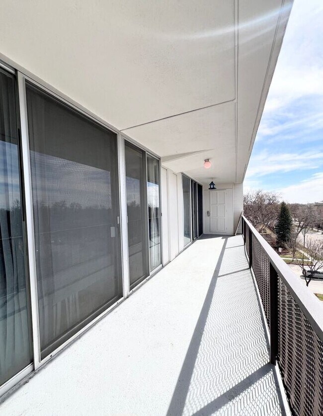 Building Photo - Downtown Fort Collins 2bd/1.5ba Condo with...