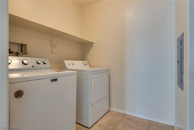 Building Photo - 6868 Sky Pointe Dr