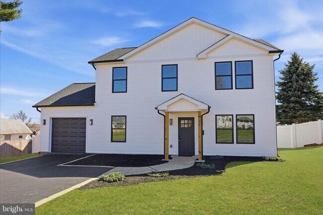 Building Photo - 25 Autumn Ln