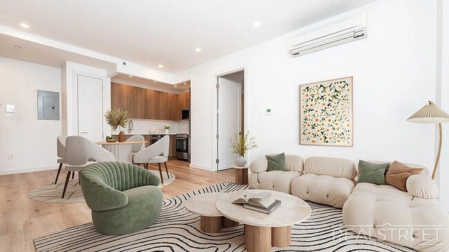 Building Photo - 68 Gold St