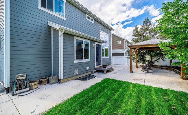 Building Photo - 831 S Cottage Side Ln