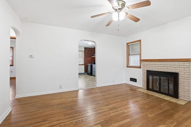 Building Photo - Charming 2-Bedroom Single Family Home Near S High St