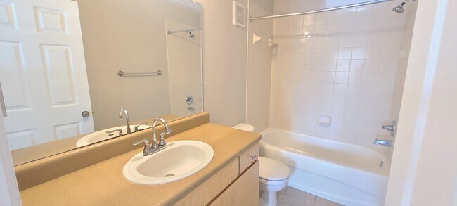 Building Photo - 940 Village Trail