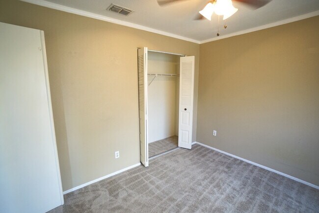 Building Photo - 3-Bed, 2-Bath, 1-Car Garage in the Carroll...