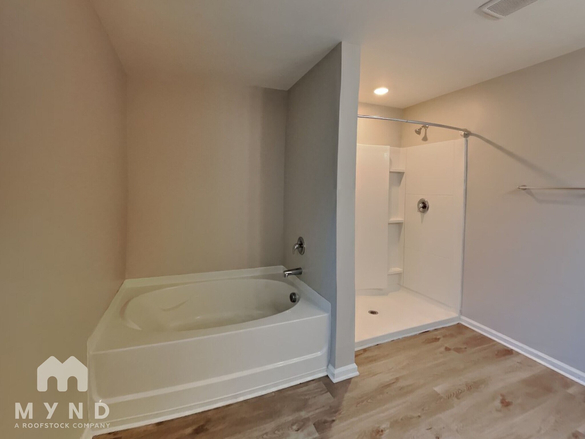 Building Photo - 828 Lake Chase