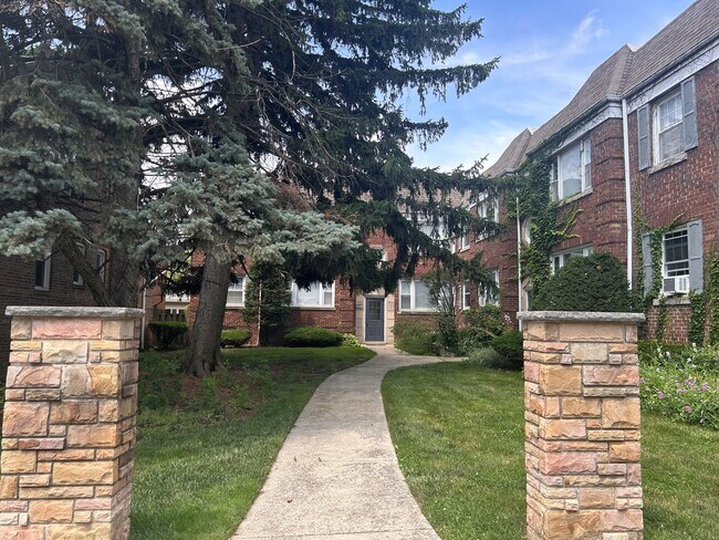 Building Photo - 10518 S Artesian Ave