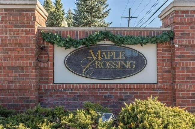 Building Photo - GORGEOUS COMMERCE TOWNSHIP 2 BED/2 BATH MO...