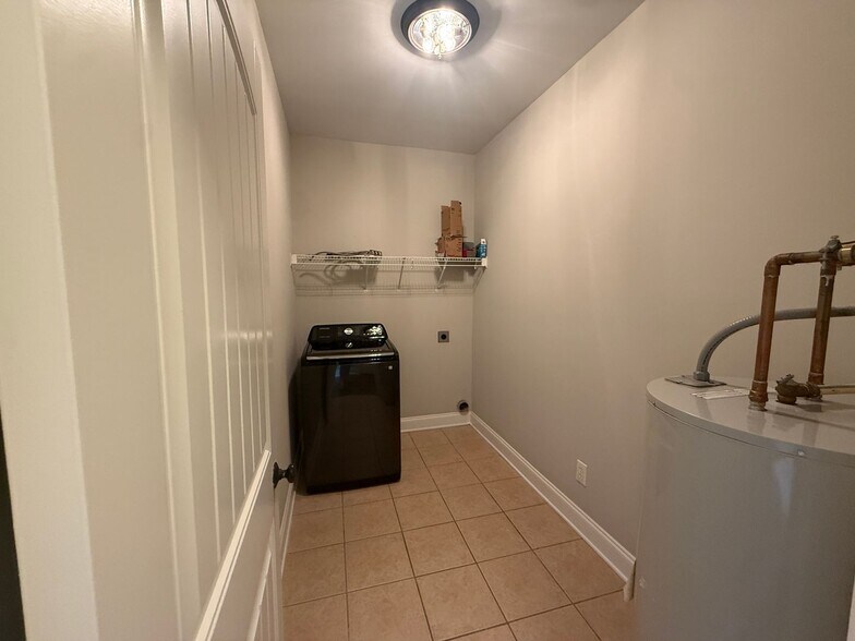 Building Photo - Well Maintained One Level Home in Gardens at Gatewood