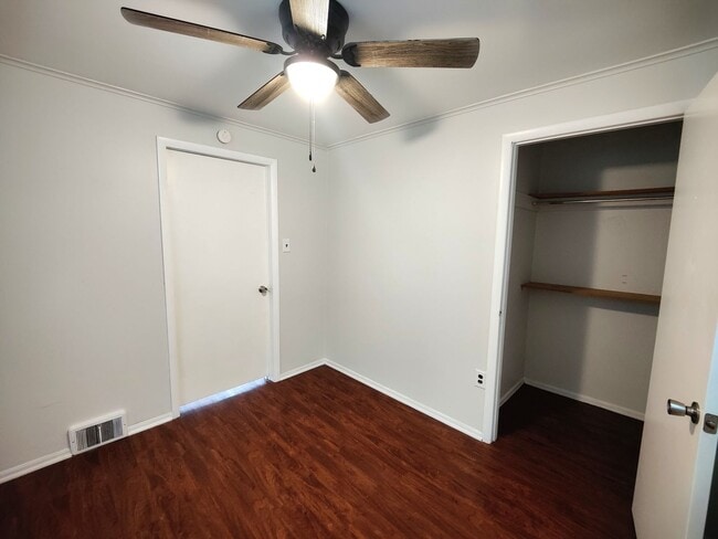 Building Photo - *Recently Updated 2BD/1.5BA Duplex Availab...