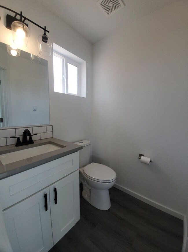 Building Photo - Newer Build