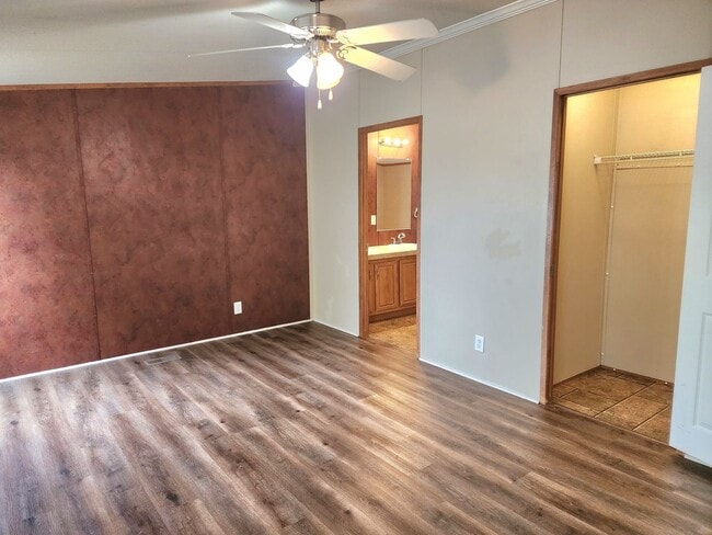 Building Photo - Inviting 3 bedroom 2 bath House with fence...